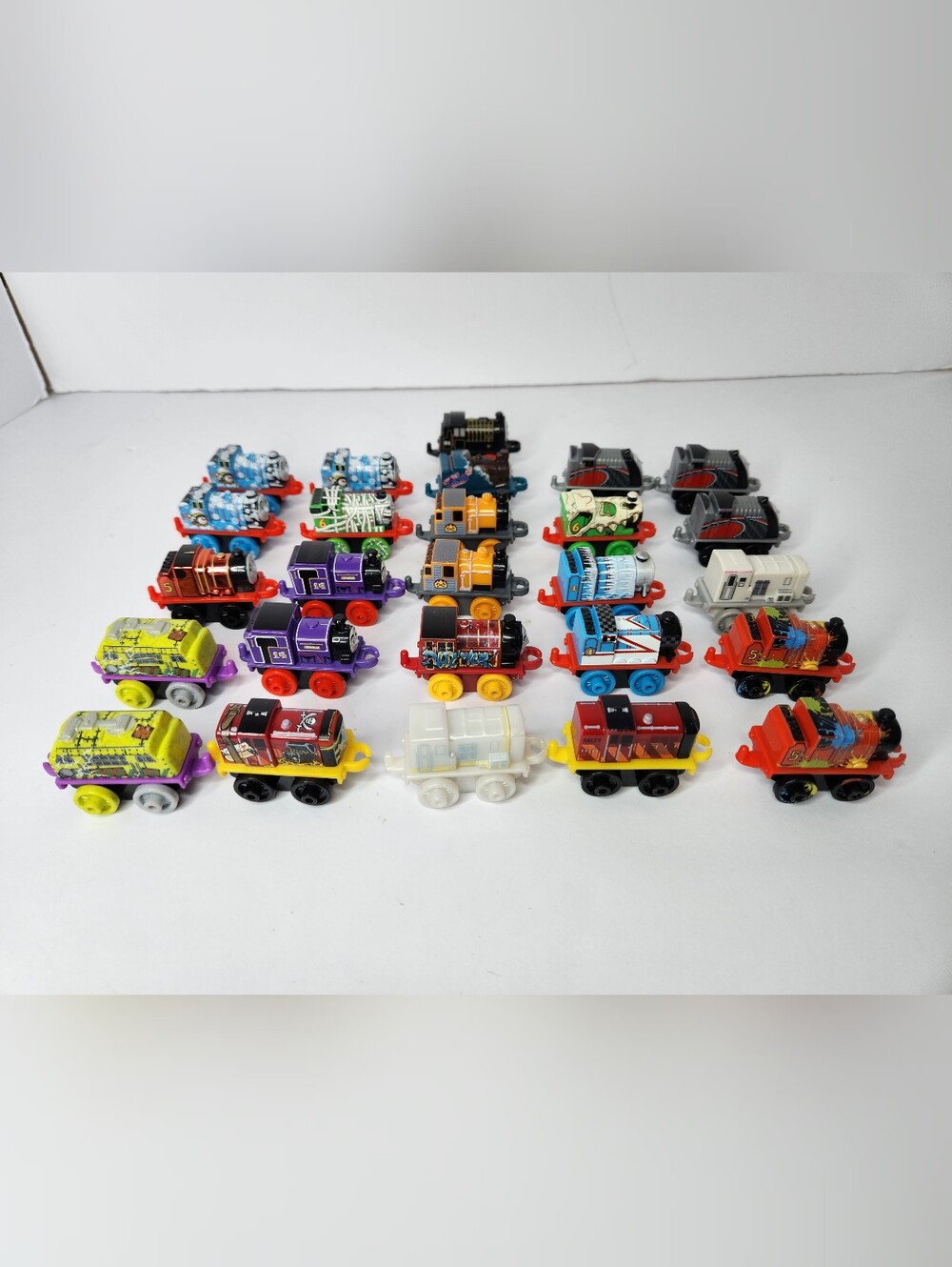 23 Thomas & Friends Mini Train Cars - Blue Red Yellow Purple White Black
